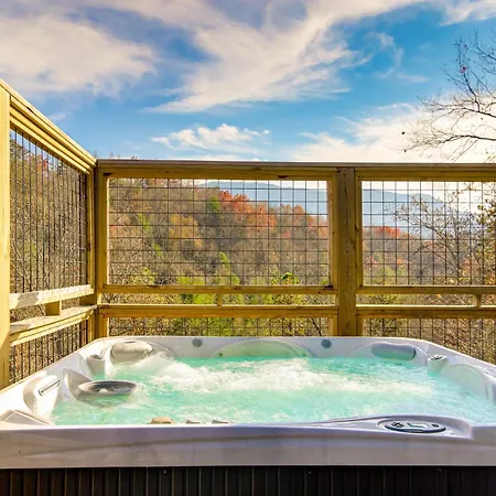 Gatlinburg Cabin With Game Room, Hot Tub And Mtn Views